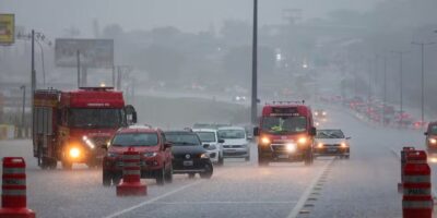 Baixa pressão causa tempestades no Sul; Porto Alegre tem aviso laranja