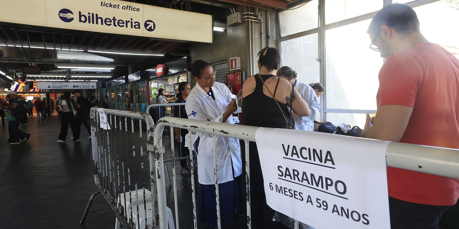 Ministério convoca pais para atualizar vacinas contra sarampo até 1º/9
