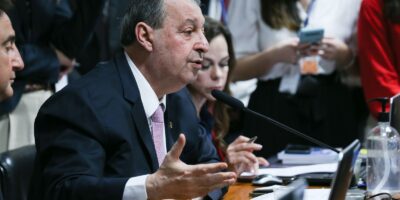 Omar Aziz apresenta relatório a favor da PEC que acaba com a escala 6x1