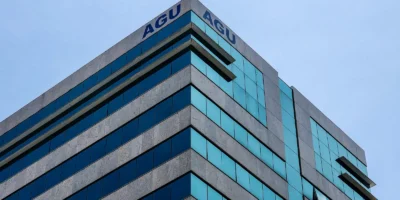 AGU notifica Google para remover 97 canais com IA que se passam por médicos