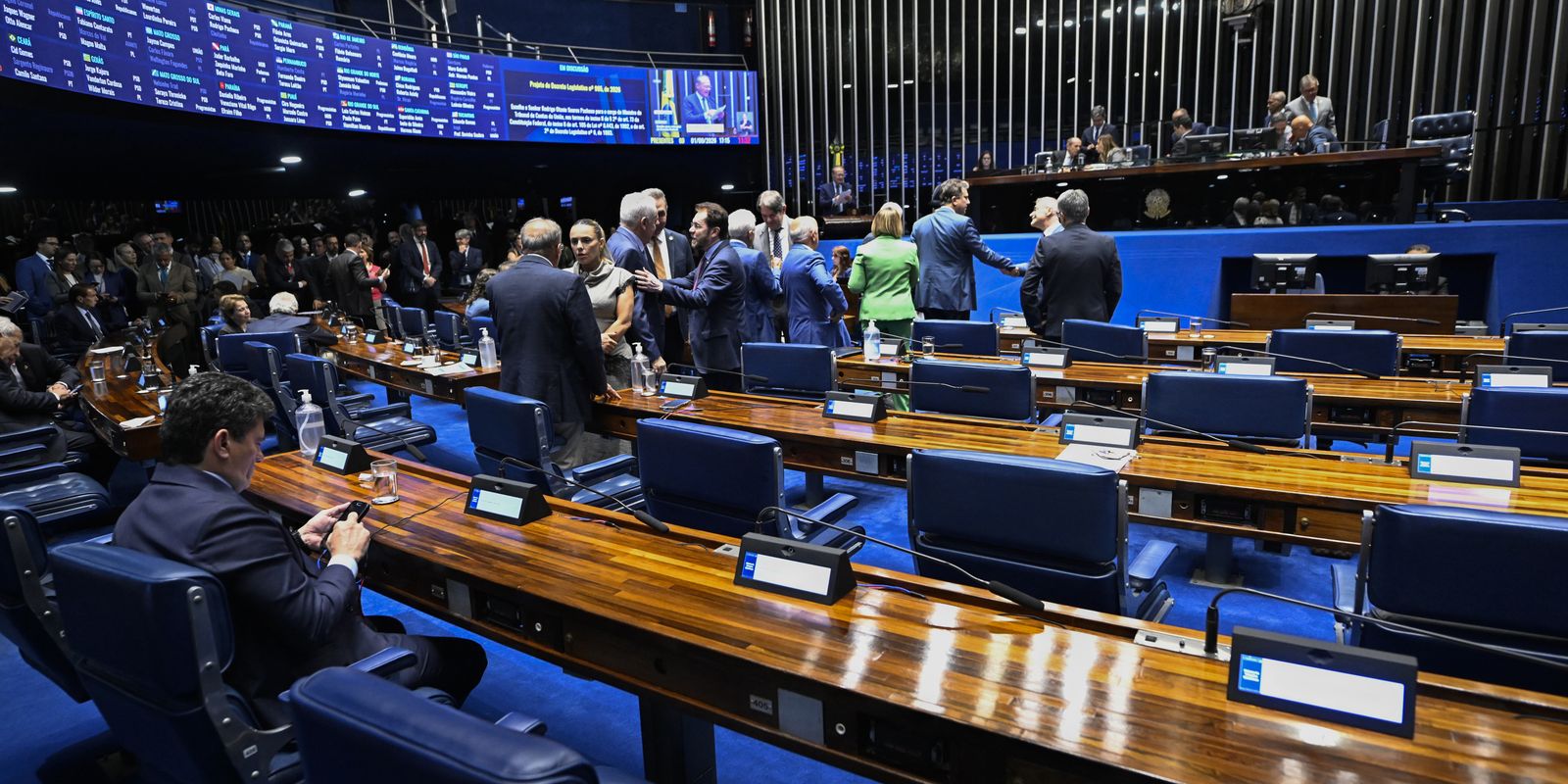 Aziz acelera PEC que acaba com escala 6x1 e reduz jornada para 40h