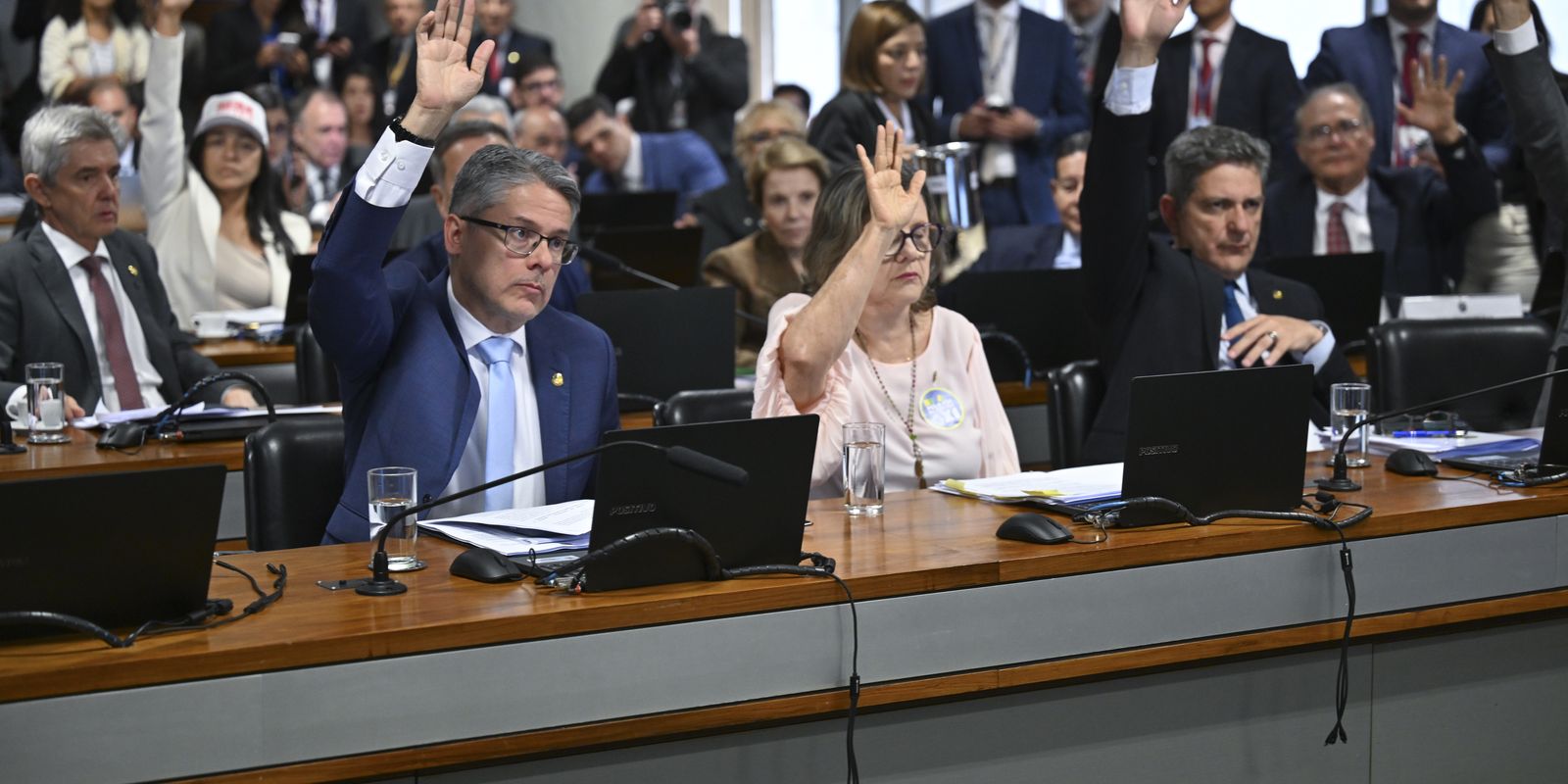 CCJ aprova texto-base da PEC e aumenta punições a chefes de facções