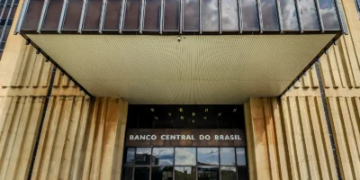 Copom deve reduzir Selic para 13,75% na reunião desta terça