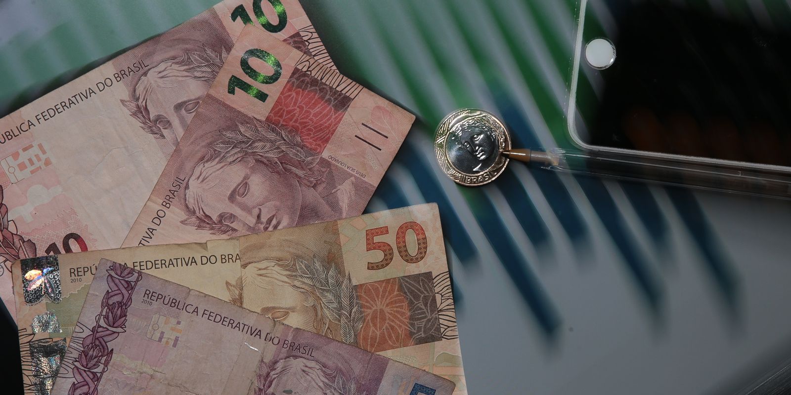 Copom reduz Selic a 13,75% por desaceleração da atividade