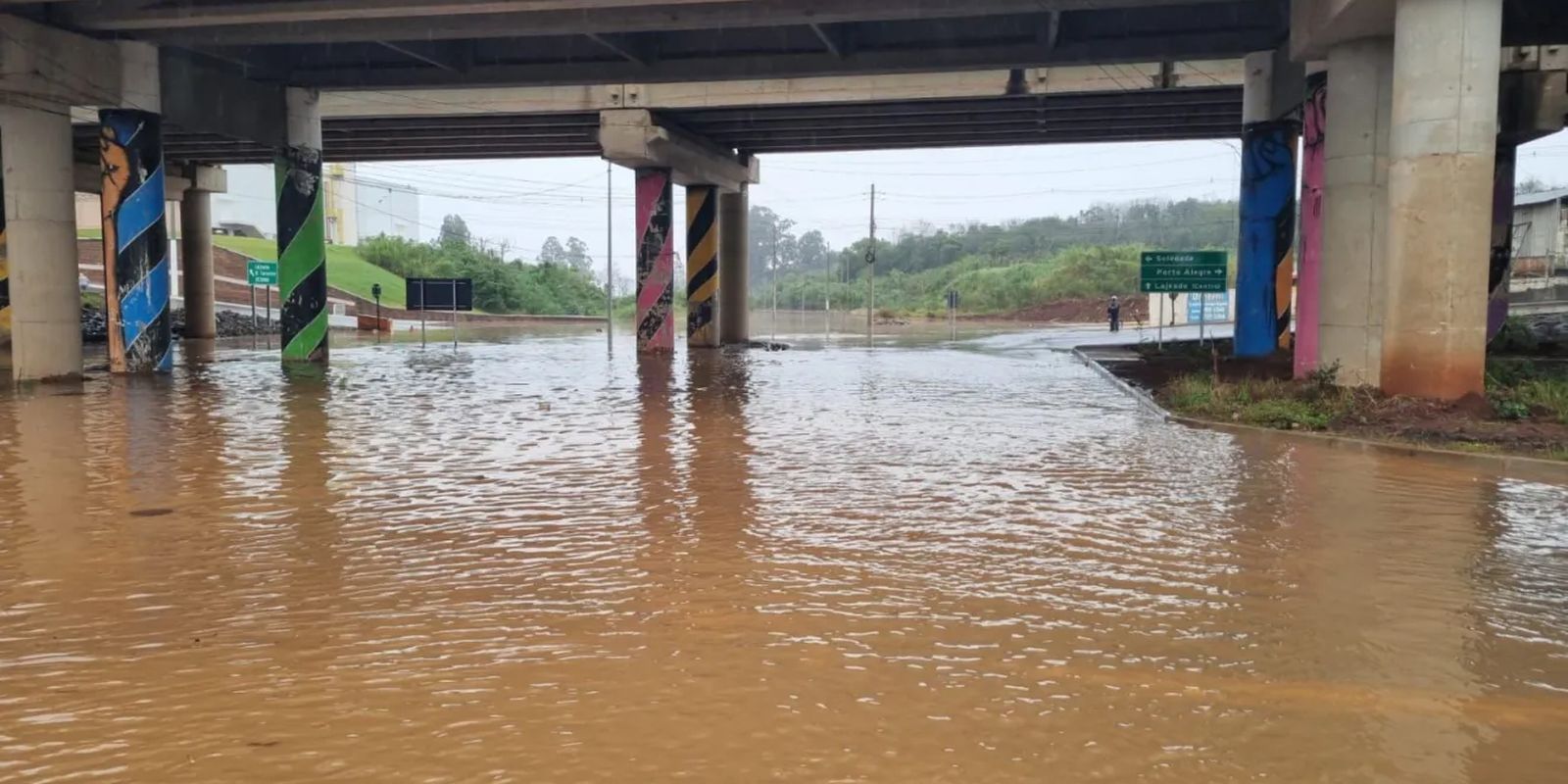 Defesa Civil alerta risco muito alto de enchente no Taquari; busque abrigo