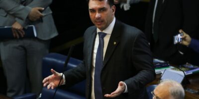 Defesa de Flávio Bolsonaro solicitou quatro vezes que Mendonça assuma relatoria
