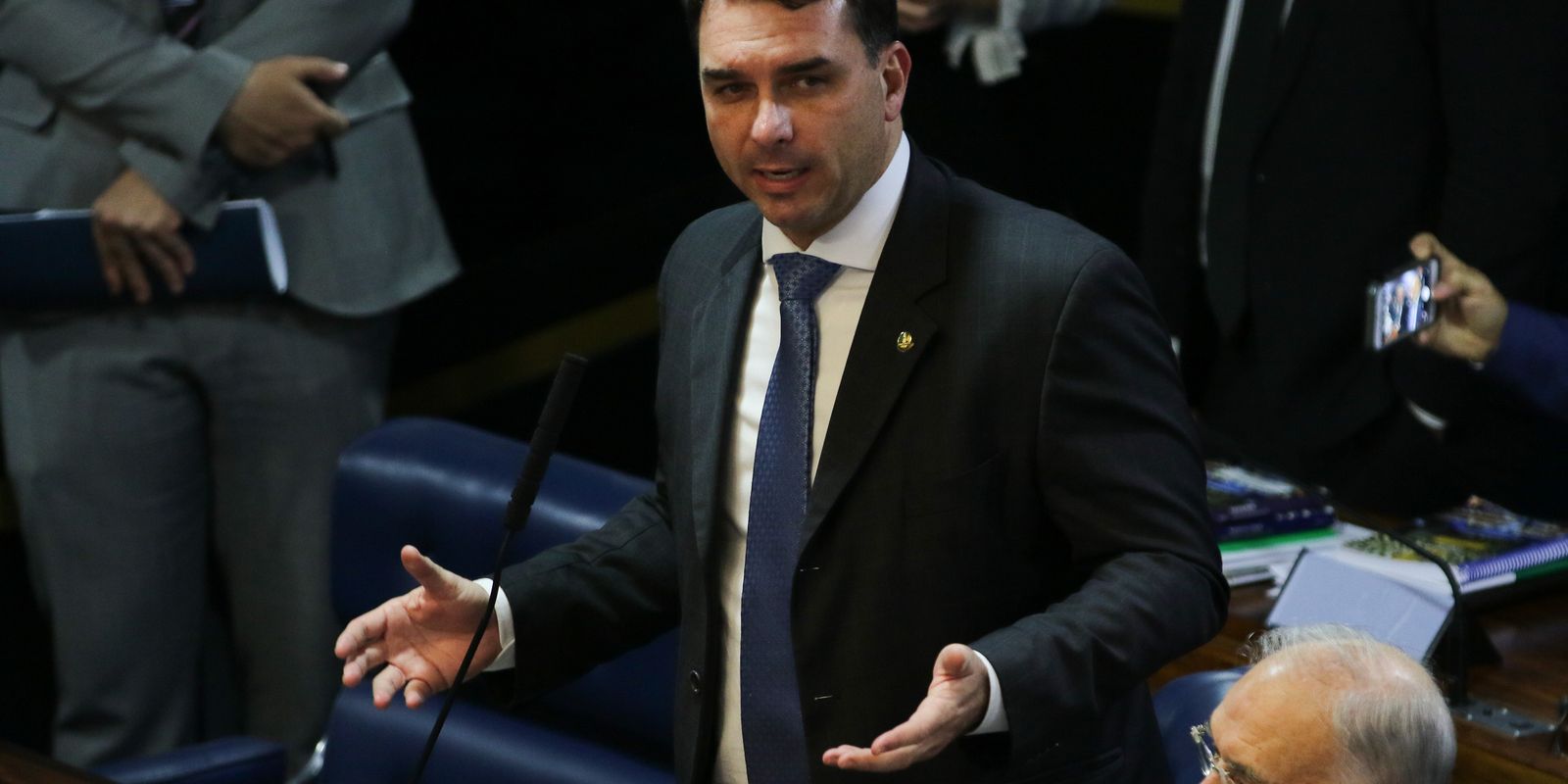 Defesa de Flávio Bolsonaro solicitou quatro vezes que Mendonça assuma relatoria