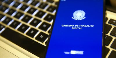 Desemprego cai a 5,3% e atinge menor nível desde 2012