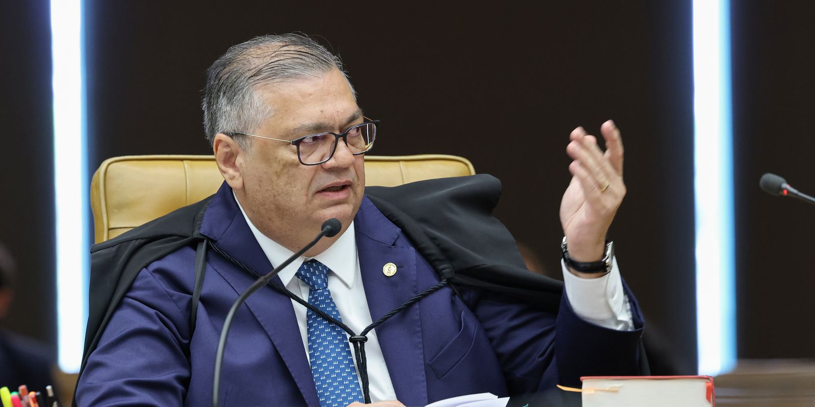 Dino aciona PF e CVM para apurar ligação de Vorcaro com cemitérios de SP