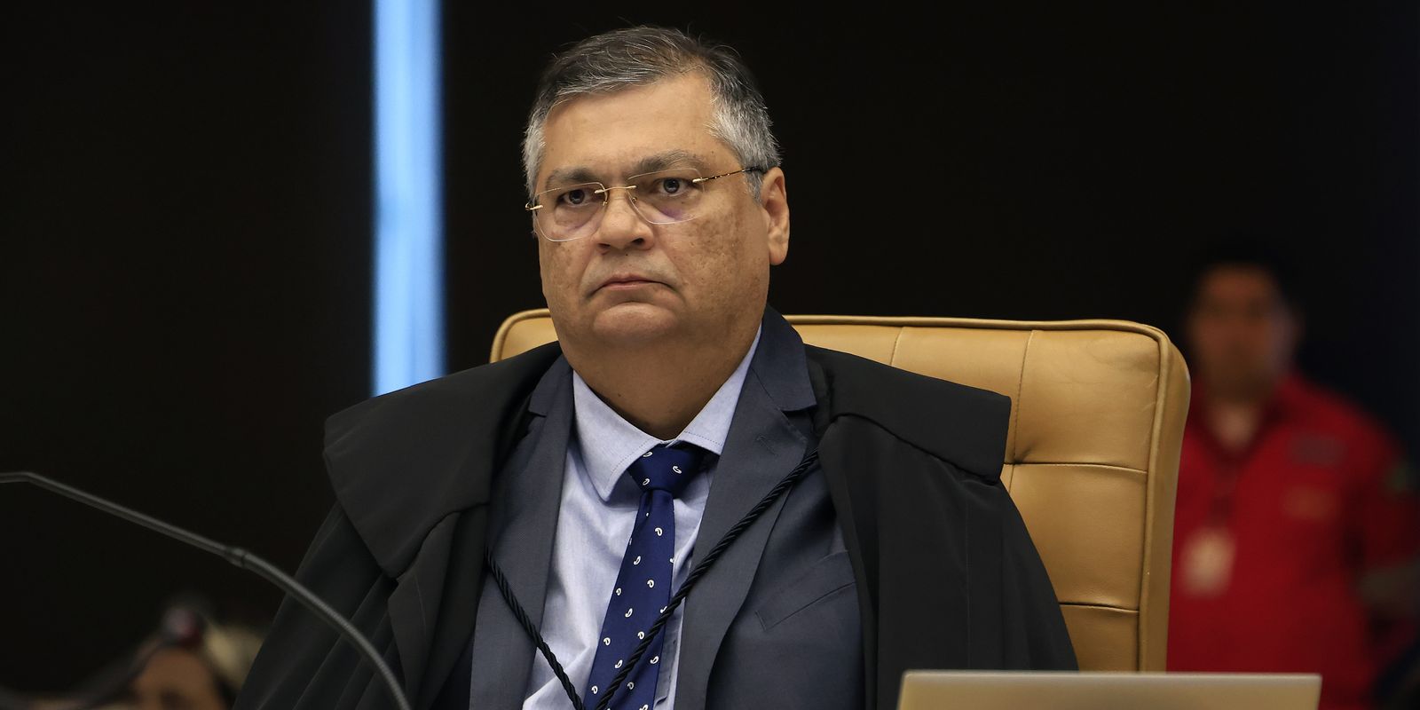 Dino exige explicações sobre vínculo do Banco Master e do Instituto Iter com SP