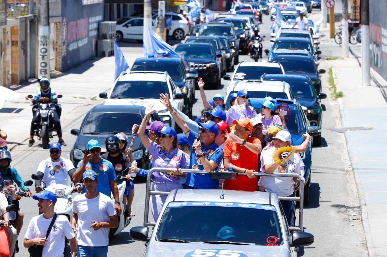 Apoiadores no percurso da carreata em Aracaju