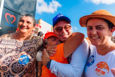 O governador e candidato à reeleição Fábio Mitidieri durante agenda de campanha