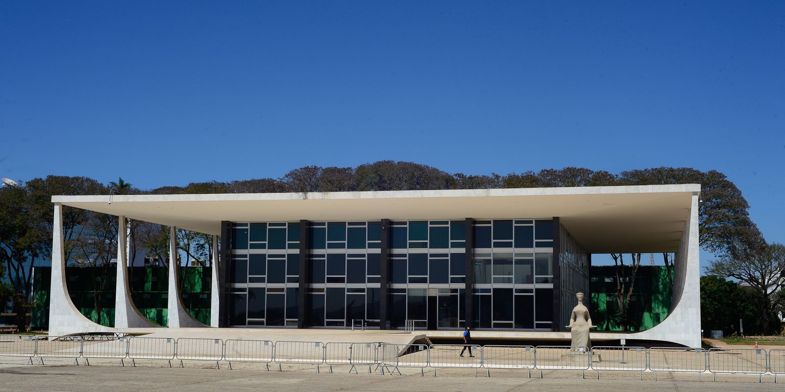 Fachin determina 5 dias para PGR se manifestar sobre Master e INSS