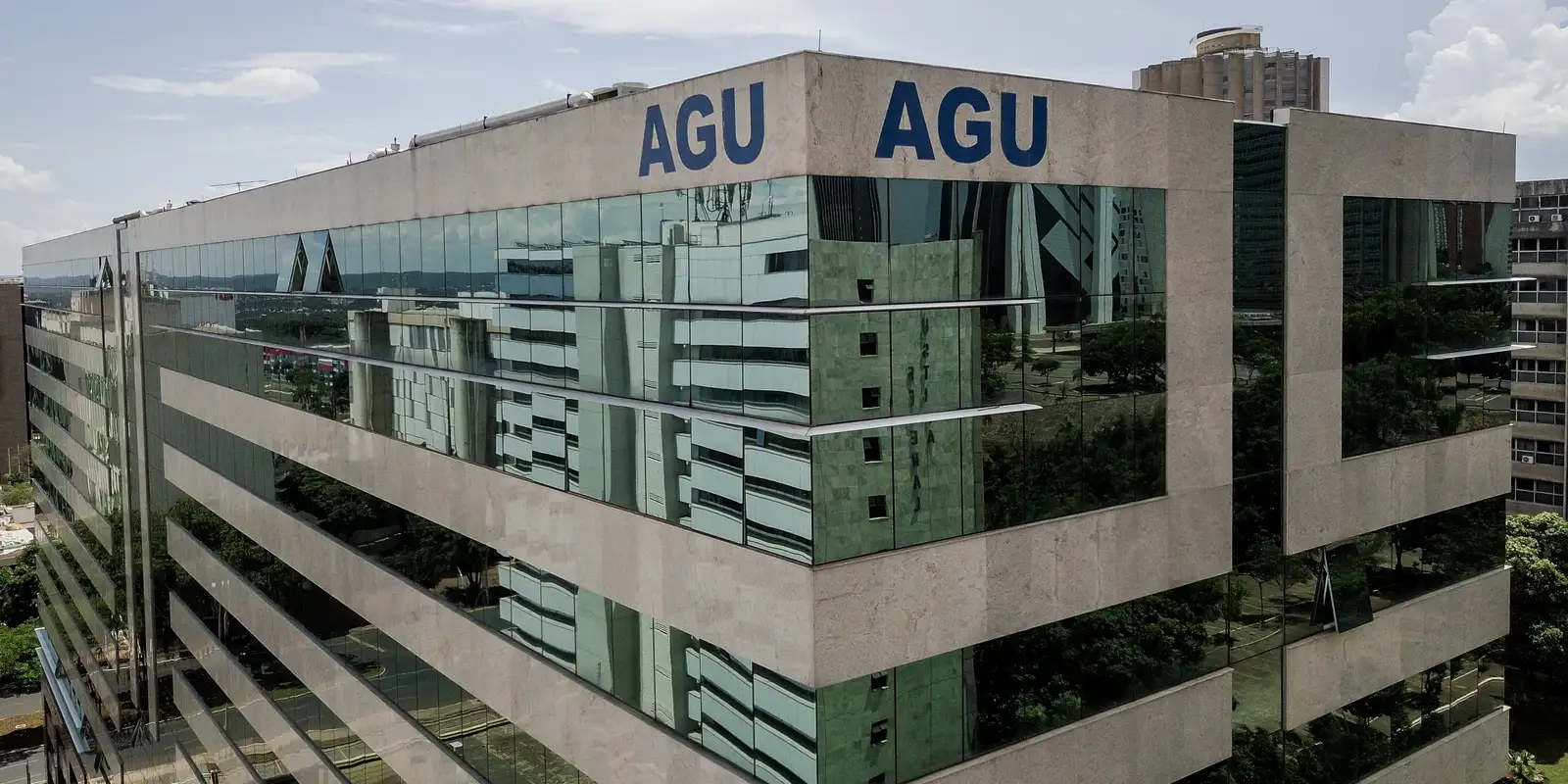 Fachin reverte afastamento do diretor da PF e AGU comemora retorno