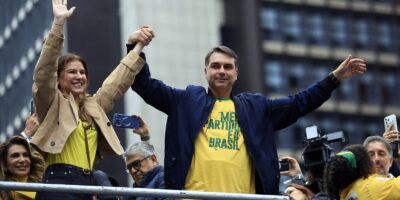 Flávio Bolsonaro anuncia corte de gastos, privatizações e mais segurança