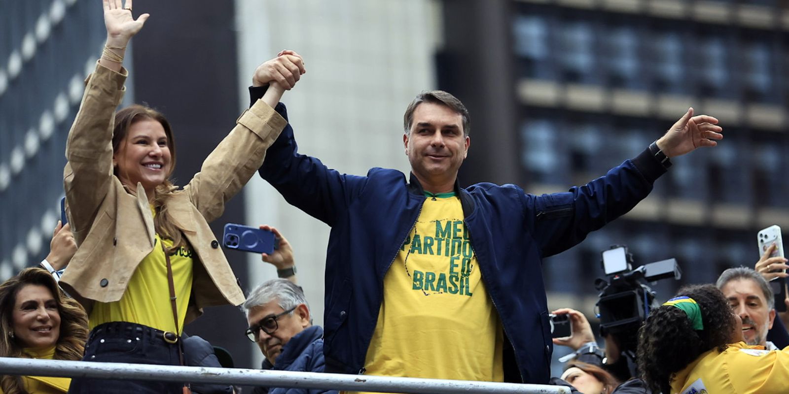 Flávio Bolsonaro anuncia corte de gastos, privatizações e mais segurança