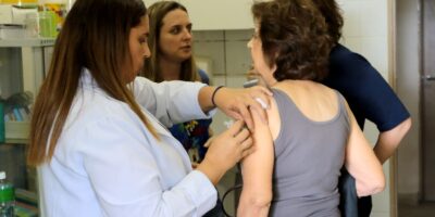 Idosos 85+ já podem tomar vacina pneumocócica 20 pelo SUS