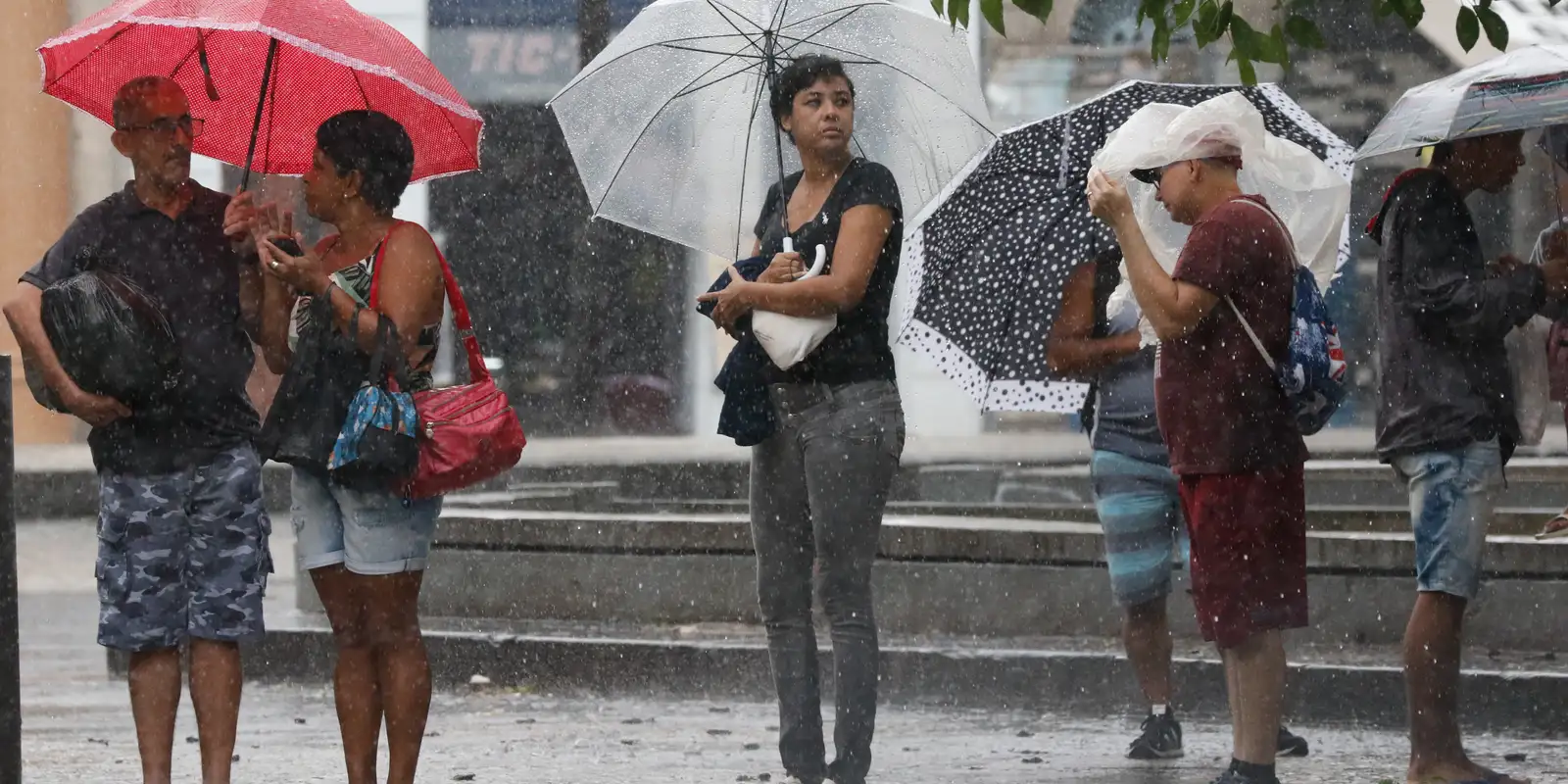 Inmet mantém alerta amarelo e avisa risco de tempestades no Sul e Sudeste