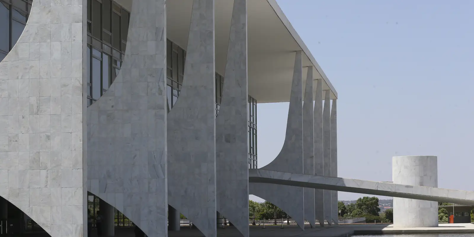 Lula sanciona lei que zera imposto para compras internacionais até US$50