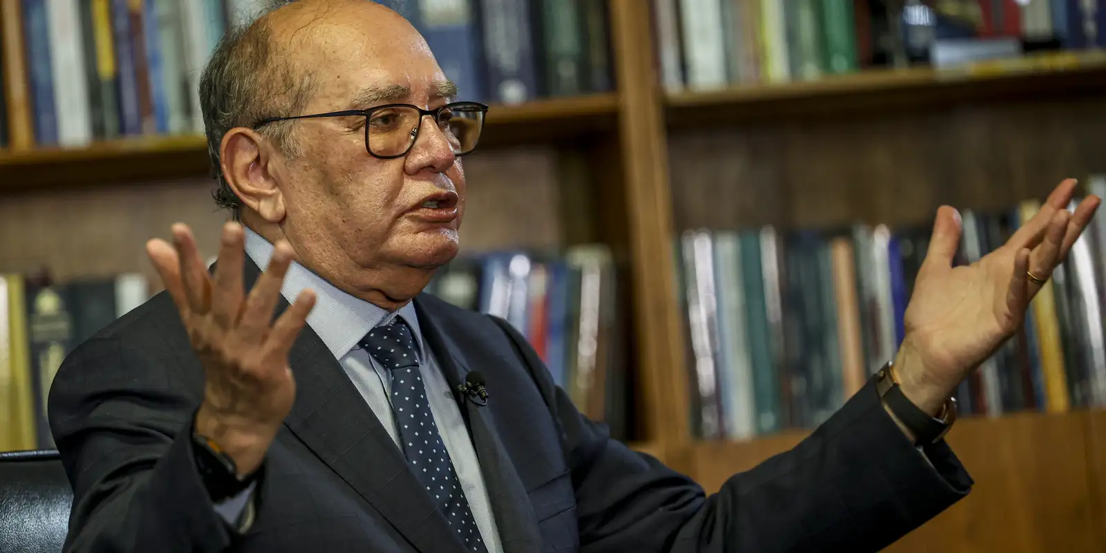 Mendes pede ao Plenário revisar afastamento de diretores da PF