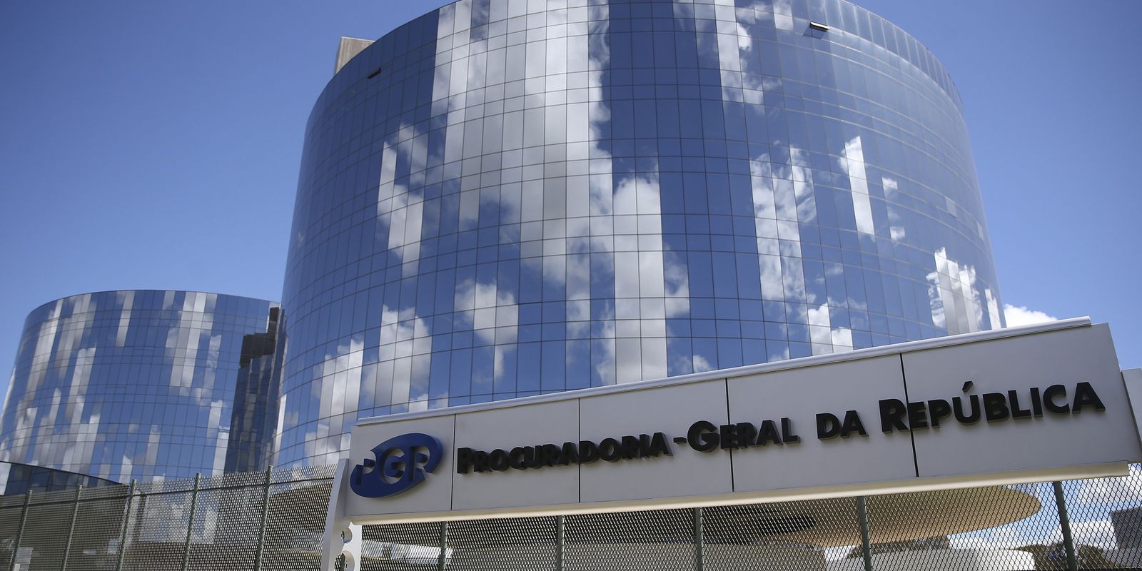 Mendonça cobra resposta da PGR em 5 dias sobre relatório da PF