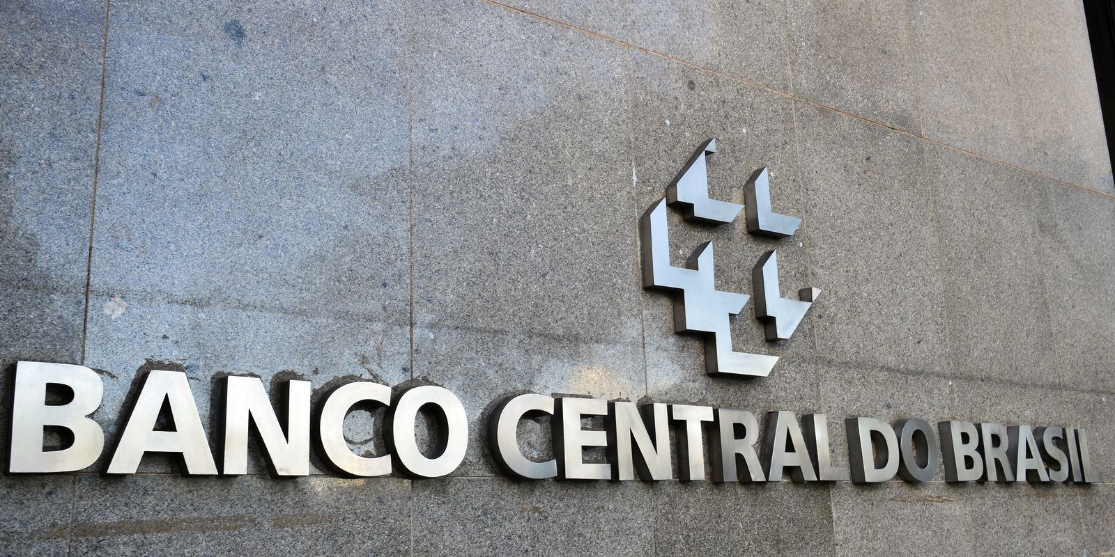 Mercado confirma queda da previsão da inflação para 5% em 2026