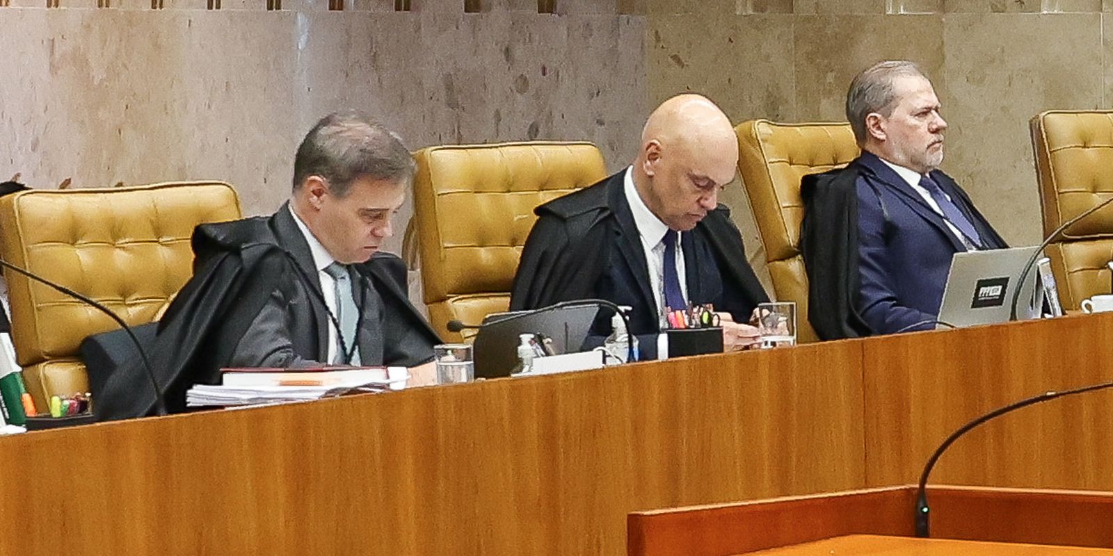 Moraes vota por julgamento conjunto com Mendonça em sessão de 23