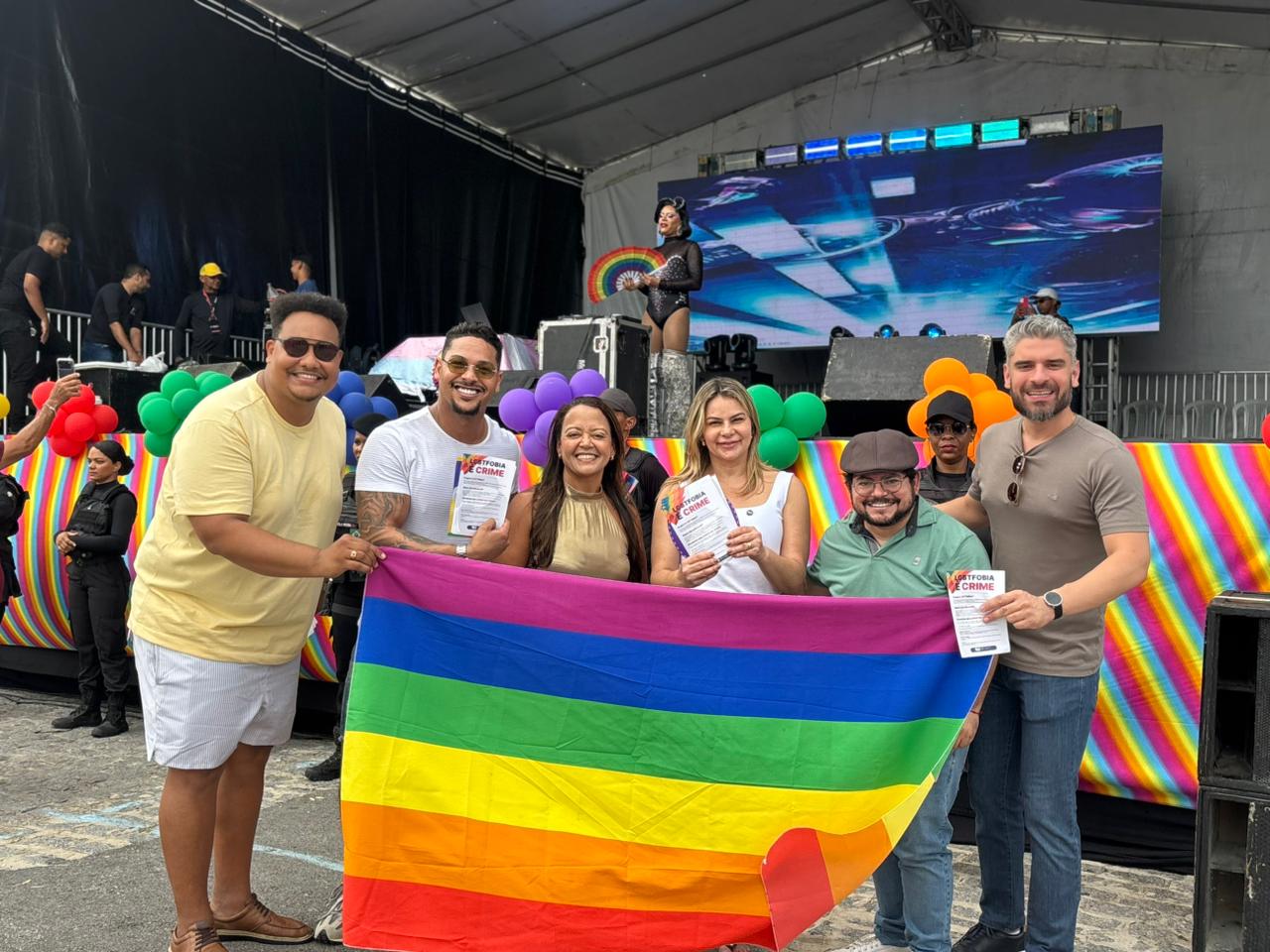 OAB/SE distribui panfletos e reforça luta contra LGBTfobia na Parada