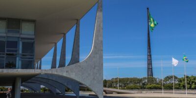 Prefeitos entregam carta a candidatos exigindo mais repasses e autonomia