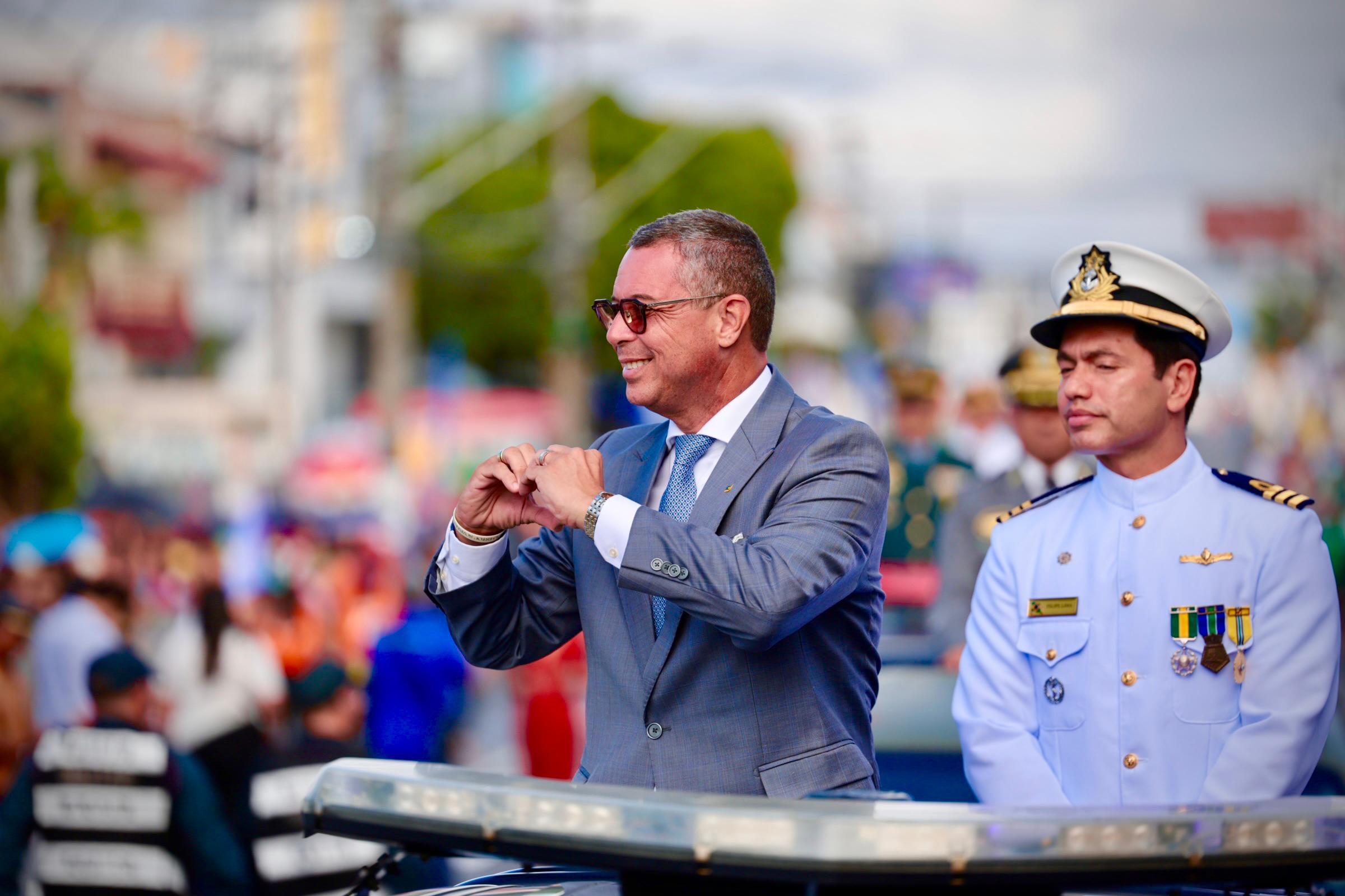 Desfile cívico-militar de 7 de Setembro na Avenida Barão de Maruim, em Aracaju
