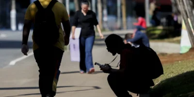 Taxa de jovens 'nem-nem' recua para 22,4% entre 2016 e 2024