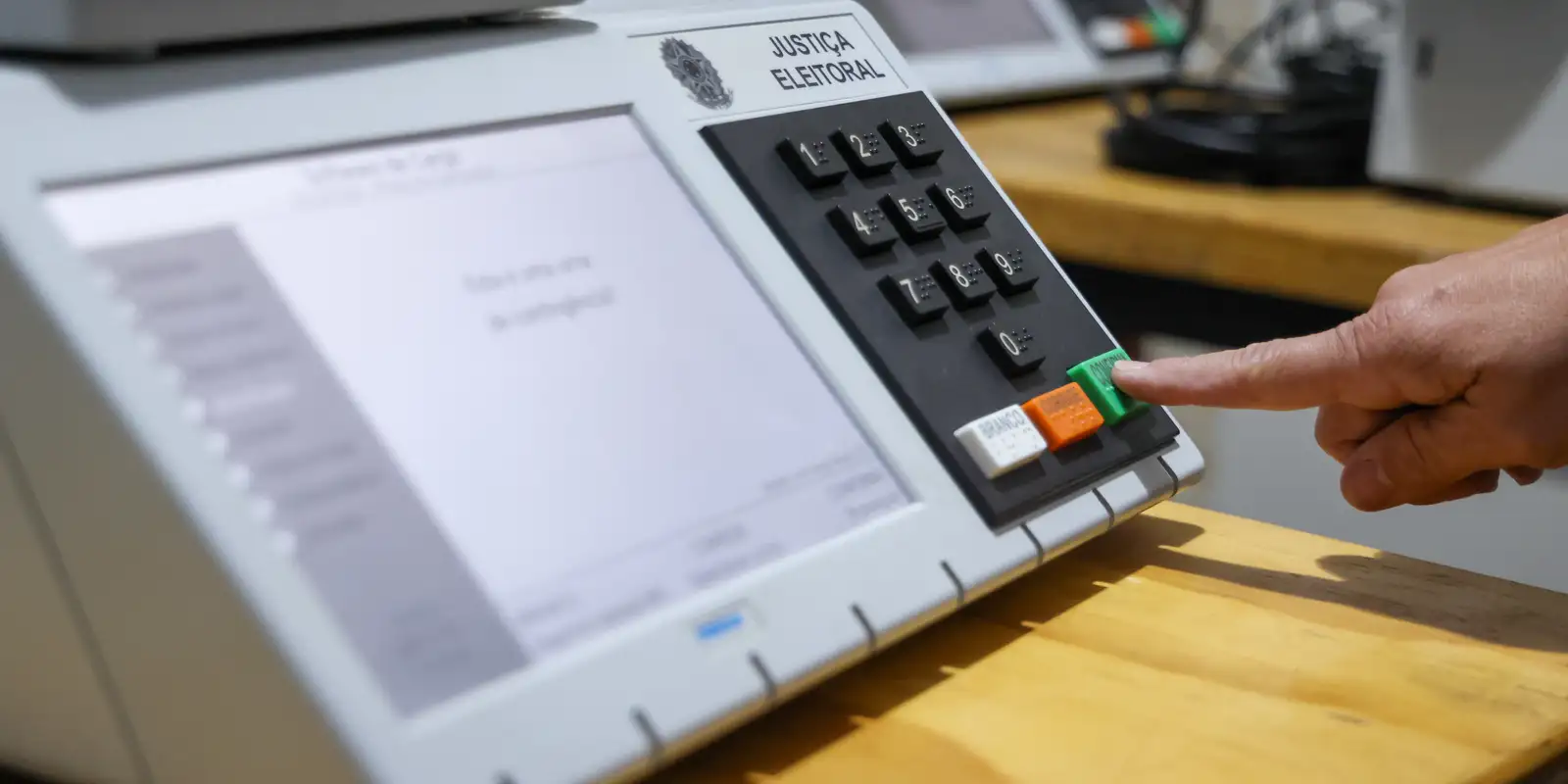 TSE valida seis chapas presidenciais e confirma candidaturas