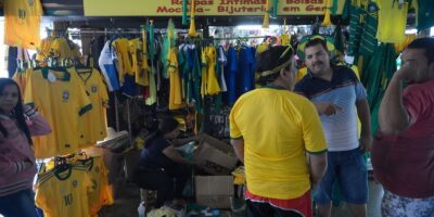 Vendas do varejo caem 0,8% em julho após 'ressaca' da Copa