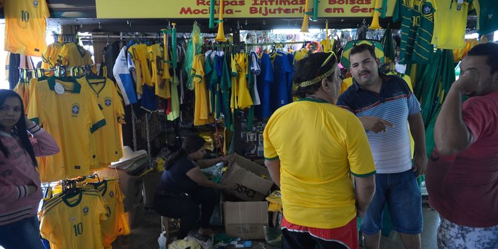 Vendas do varejo caem 0,8% em julho após 'ressaca' da Copa