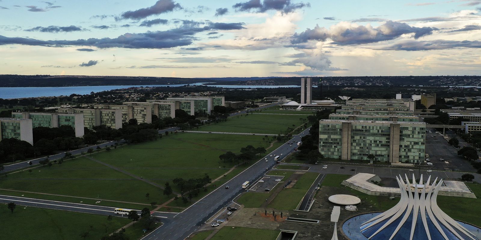 25/10: Eleitores decidem rumo sobre privatizações e gestão pública