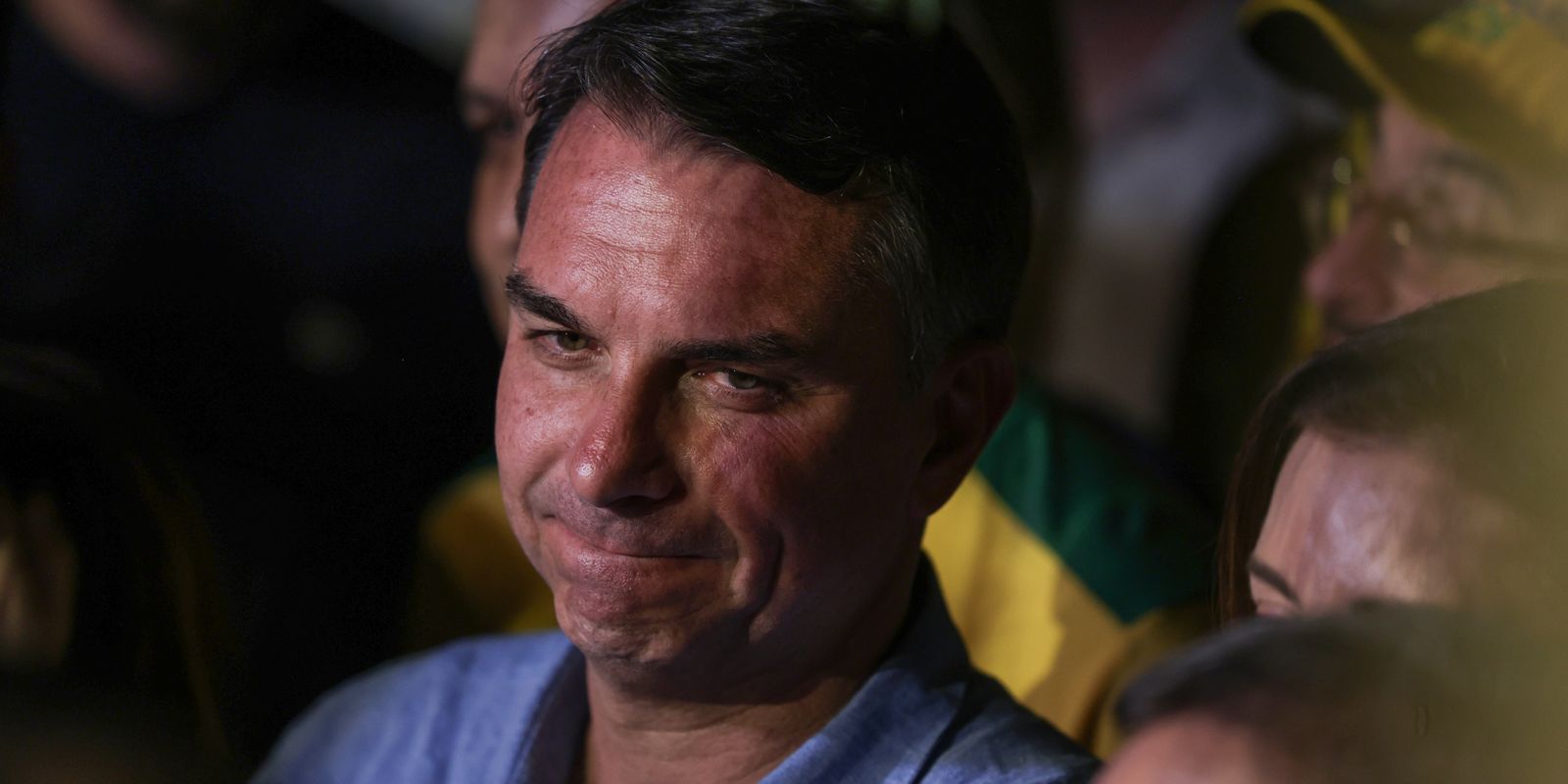 Aliados se afastam após ida de Flávio Bolsonaro aos EUA e carta