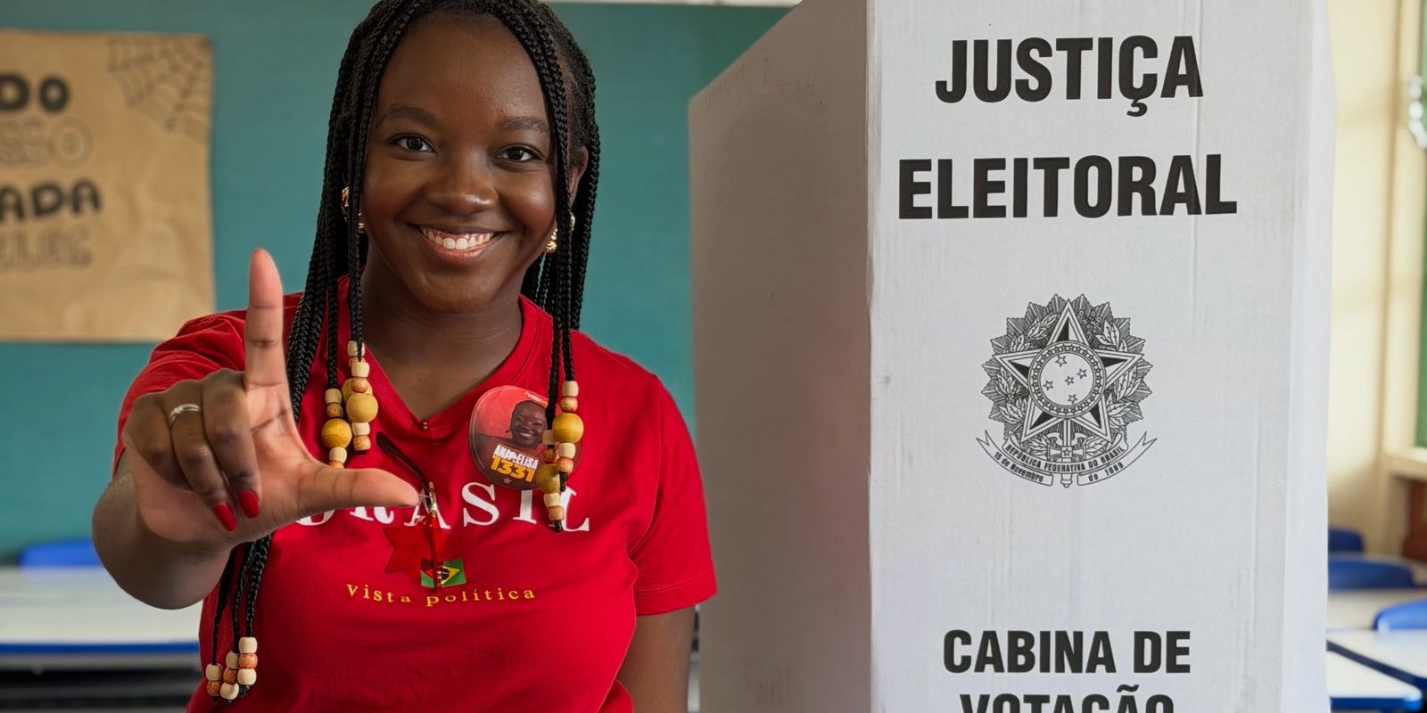 Ana Elisa, 21, é eleita deputada federal e promete lutar por cotas