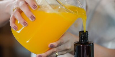 Anvisa autoriza produção artesanal de dezenas de cosméticos e define regras