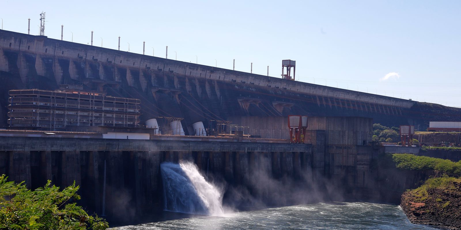 Bandeira verde segue em novembro: Aneel zera cobrança extra na conta de luz