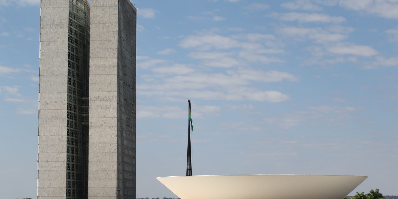 Câmara eleva teto do MEI e anistia dívidas; proposta segue ao Senado