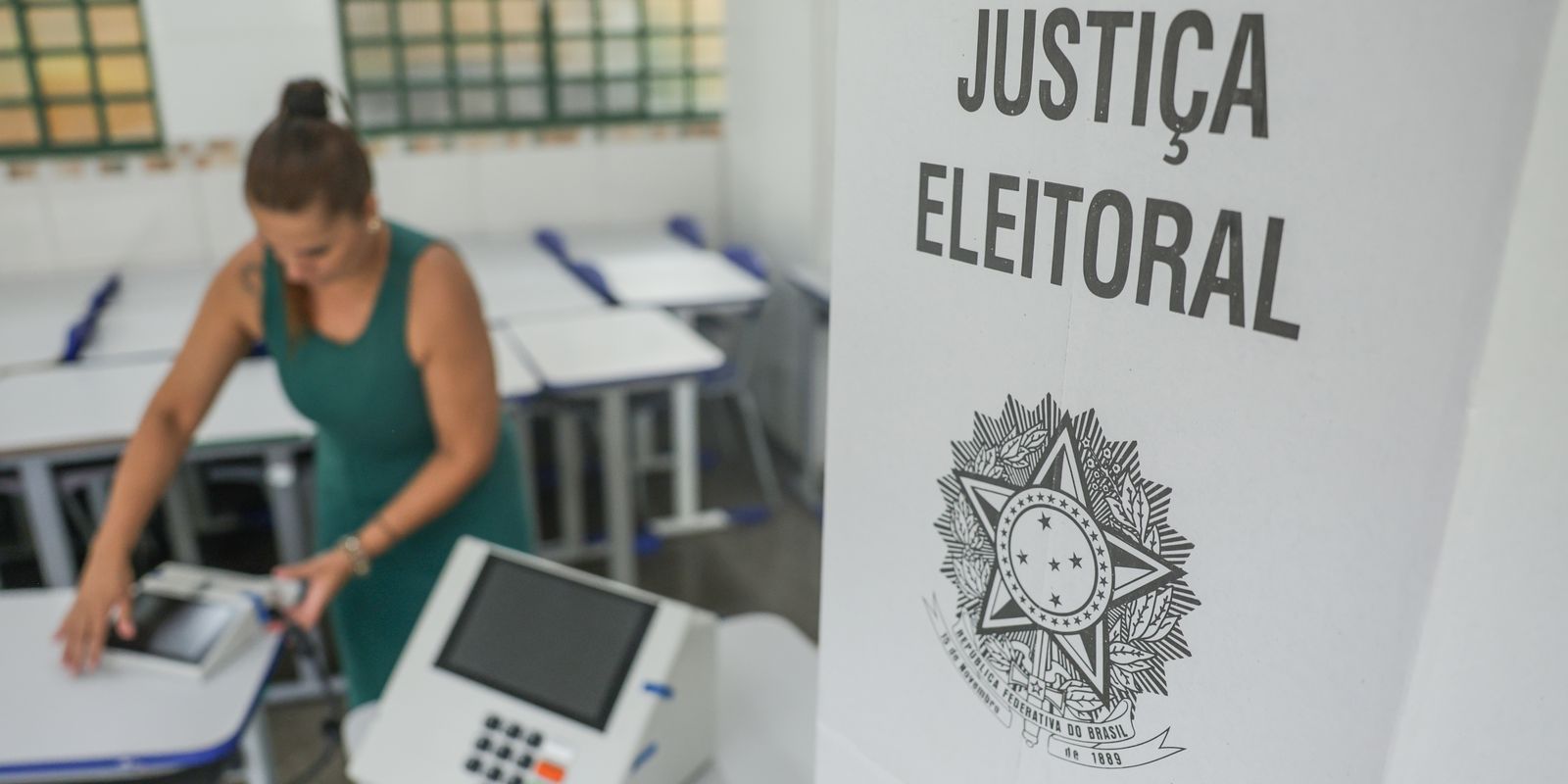Campanhas terminam às 22h: som, panfletos e carreatas ficam proibidos