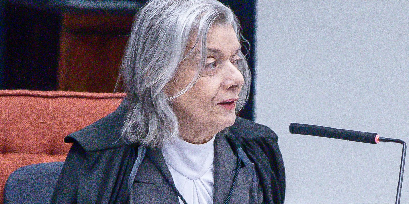 Cármen Lúcia barra pedido por transporte interestadual gratuito no 2º turno