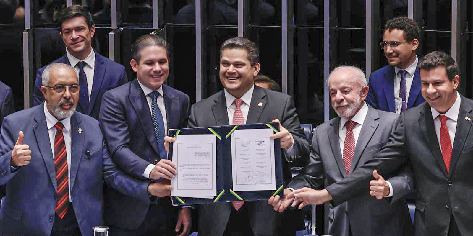 Congresso promulga Emenda 141 e acaba com escala 6x1; 5x2 vira regra