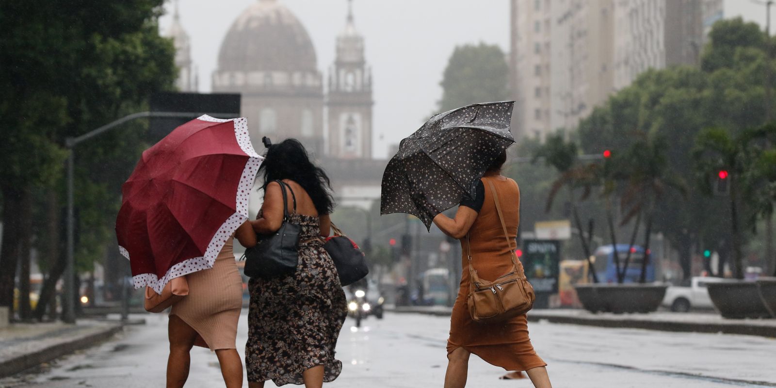 Defesa Civil mobiliza equipes em 4 capitais por risco de fortes chuvas