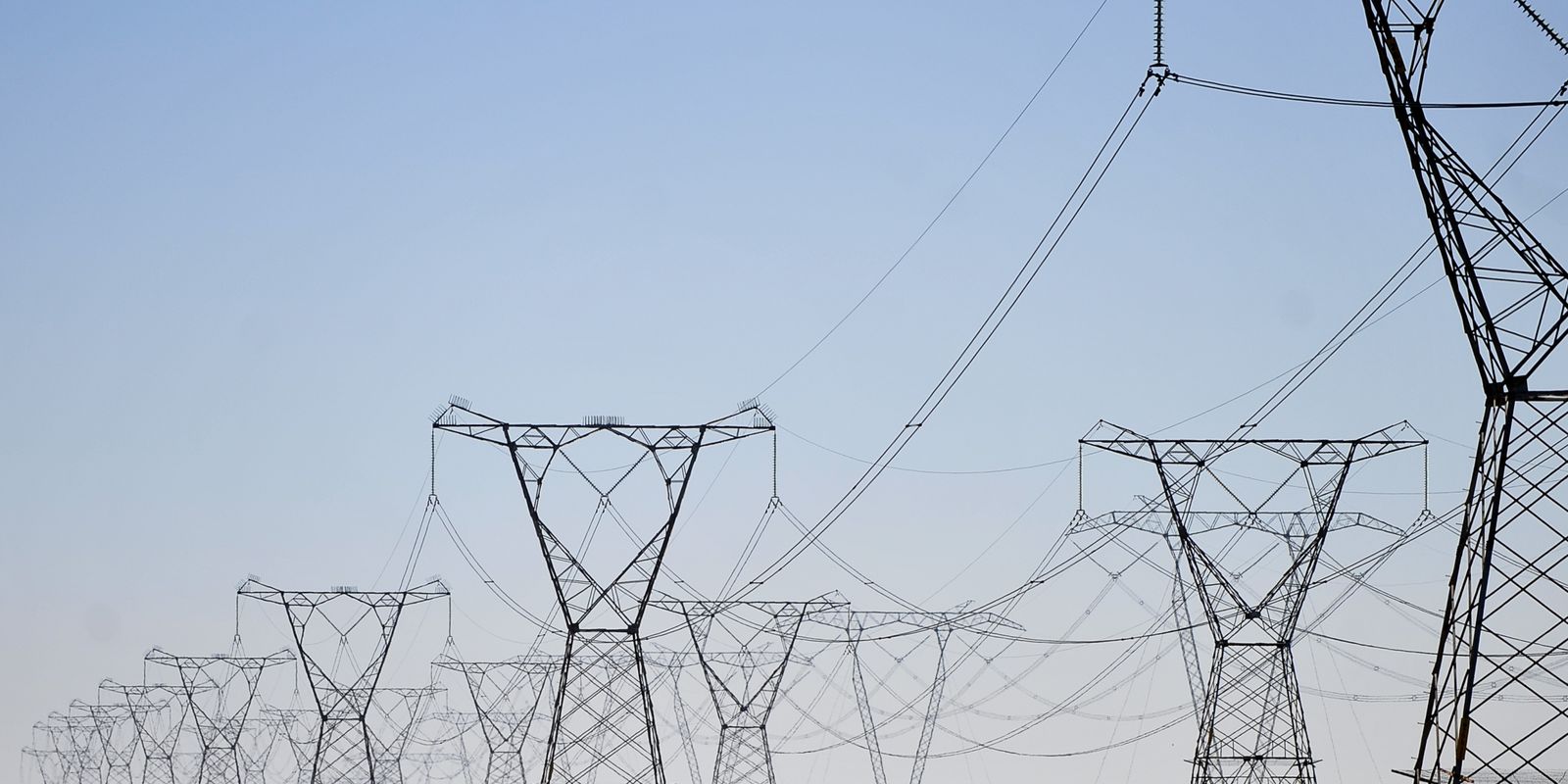 Distribuidoras garantem energia nas urnas com plantões e prioridade