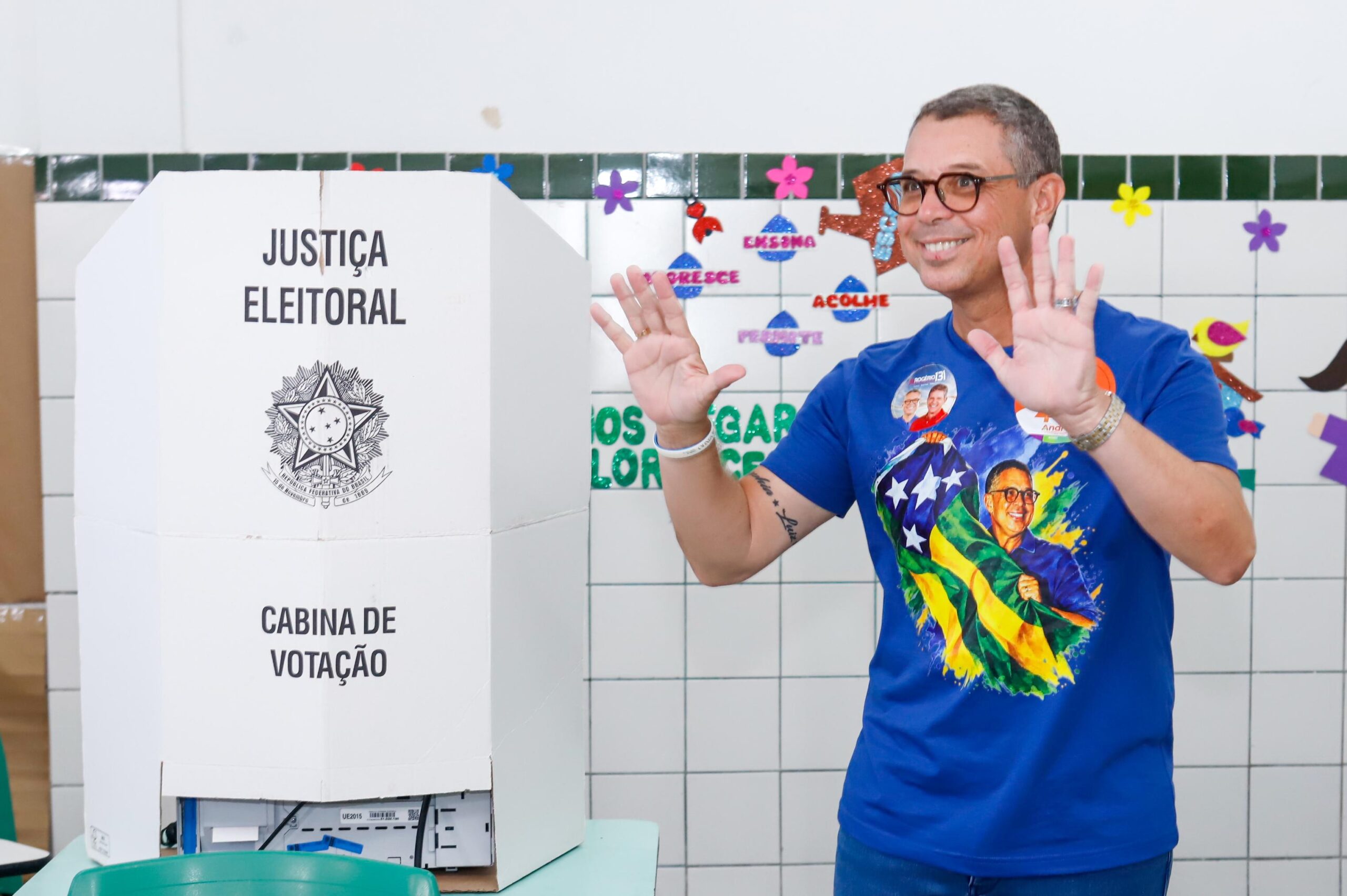 Cleon Menezes durante a votação do primeiro turno