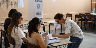 Eleitor ausente pode votar no 2º turno; entenda quem está apto