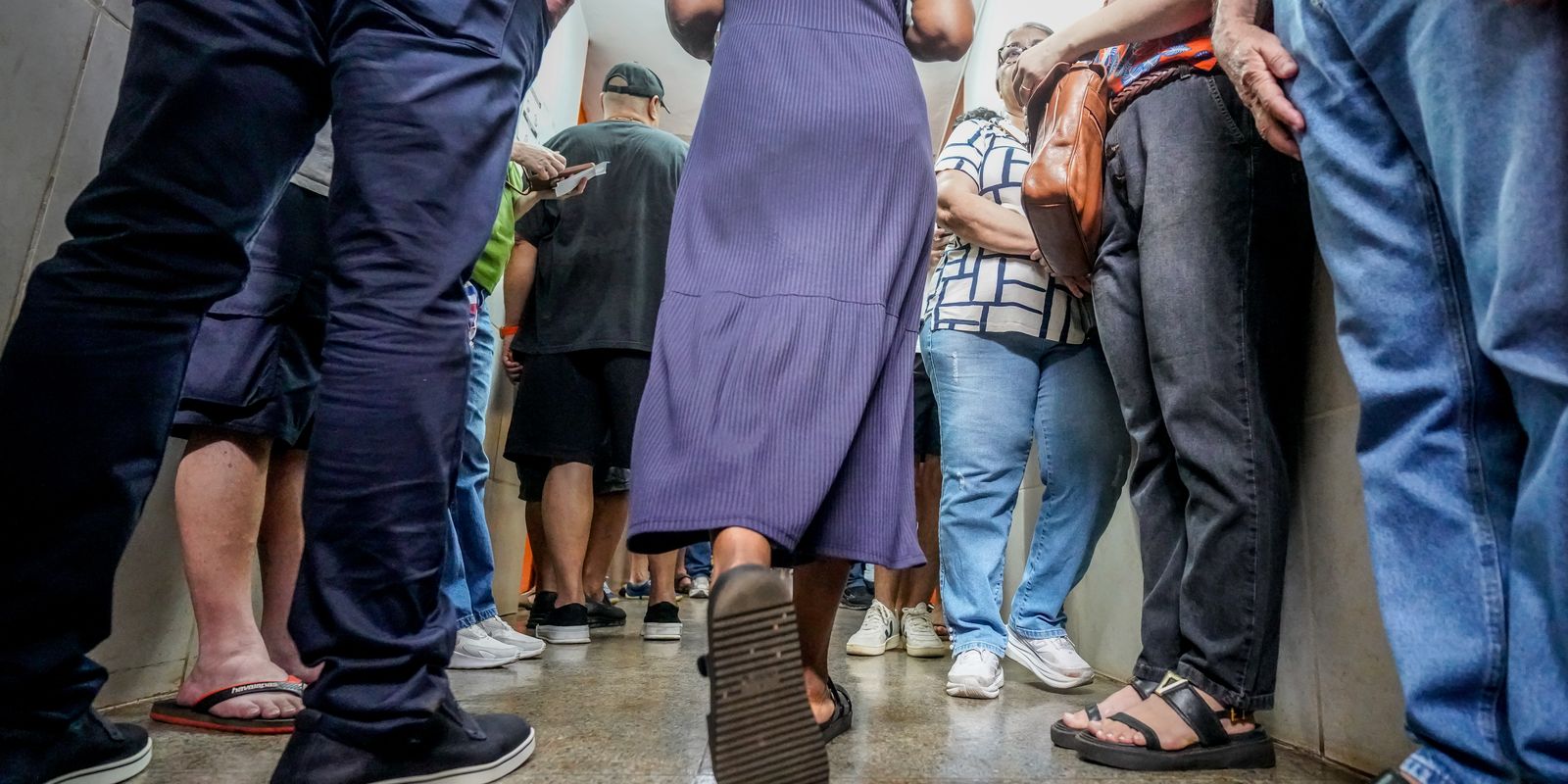 Eleitor de 62 anos passa mal e morre em fila para votar na Barra da Tijuca