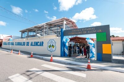 Escola Estadual Clodoaldo de Alencar, no bairro Cidade Nova, entregue após reforma e ampliação