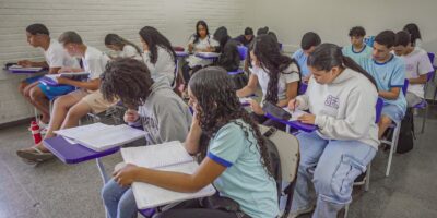Estudantes cobram melhora do ensino e mudanças na atuação de professores